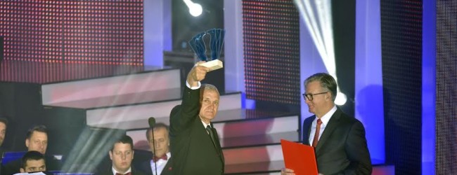 Večernjakov pečat “Ponos BiH – pothvat” u rukama Enesa Omerovića