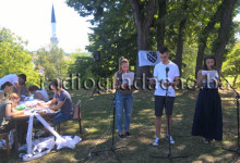 Mladi iz Gradačca čitaju imena žrtava genocida nad Bošnjacma iz jula 1995. godine