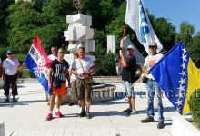Učesnici Marša mira Vukovar – Srebrenica odali počast žrtvama Gradačca