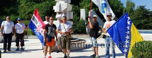 Učesnici Marša mira Vukovar – Srebrenica odali počast žrtvama Gradačca