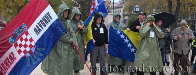 Učesnici Marša mira Srebrenica – Odžak – Vukovar odali počast žrtvama Gradačca