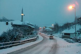 Vlada TK: Odobrena dodatana sredstva za implementaciju infrastrukturnih projekata i sanaciju Sviračke džamije u Gradačcu