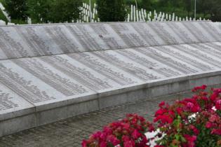 U subotu 11. jula u 12 sati sirene u znak sjećanja na žrtve genocida nad Bošnjacima u Srebrenici