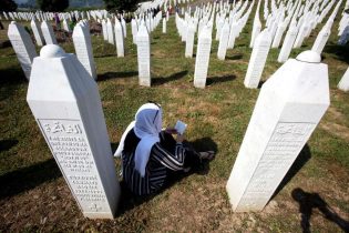 U 12 sati će se aktivirati sirene za ubunjivanje u znak sjećnja na žrtve genocida nad Bošnjacima u Srebrenici