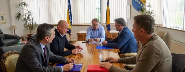Delegacija Grada Gradačac razgovarala sa premijerom FBiH Nerminom Nikšićem o realizaciji infrastrukturnih projekata