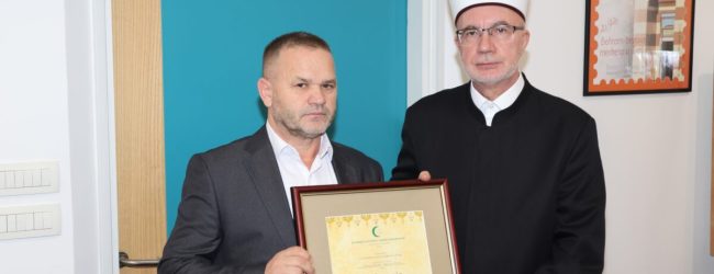 Hafizu Kemal-ef. Mehiću uručeno priznanje i nagrada za muallimski rad „Redžep-ef. Muminhodžić“