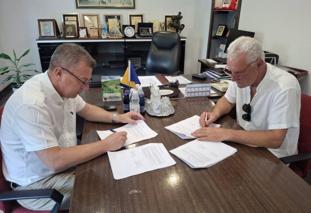 POTPISANI UGOVORI ZA REKONSTRUKCIJU ČETIRI PUTNA PRAVCA
