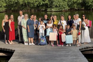 Torbe za budućnost i školski pribor i oprema za djecu i mlade izliječene od raka i njihovu braću i sestre sa područja grada Gradačca