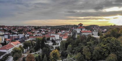 Ponovljeni Javni oglas o davanju u zakup neizgrađenog građevinskog zemljišta radi obavljanja uspostavljene djelatnosti tržnice/pijace u k.o. Porebrice, putem licitacije