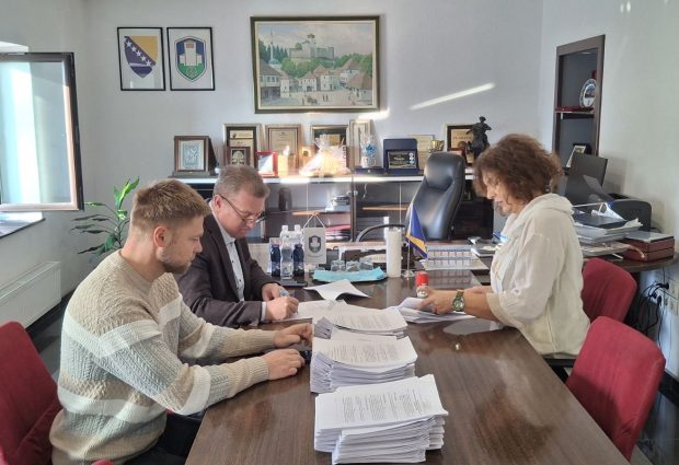 Potpisani ugovori za izgradnju i rekonstrukciju 36 puteva u 18 mjesnih zajednica