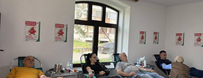 Krv darivali srednjoškolci i radnici gradačačkih firmi