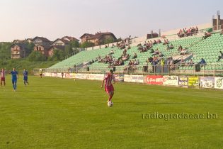 Akcija uređenja travnjaka na stadionu Banja Ilidža