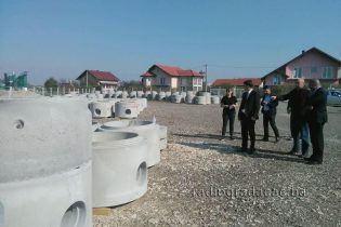 Ambasador Češke Republike obišao skladište opreme za izgradnju kanalizacione mreže u Gradačcu
