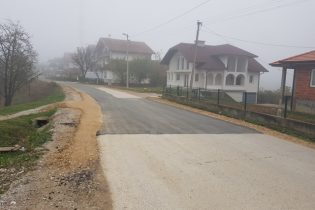 Radovi na održavanju i asfaltiranju lokalnih puteva