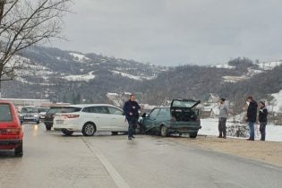 Među povrijeđenima u današnjoj saobraćajnoj nesreći u Potpeći tri osobe iz Vučkovaca