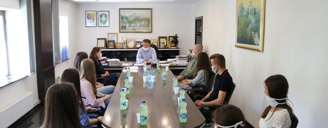 Gradonačelnik Dervišagić upriličio prijem za učenike generacije osnovnih i srednjih škola