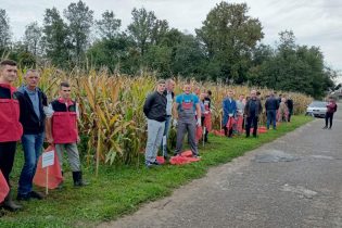 Održano 1. međunarodno takmičenje za učenike srednjih škola u ručnoj berbi kukuruza