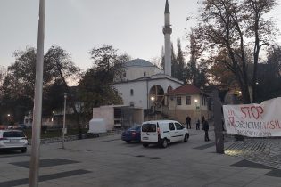 Požar u džamiji Husejnija, uviđaj u toku