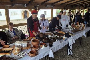 U Gradačcu otvoren Gastro-festival “Kuhaj, peci, reci”