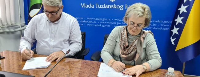 Nabavkom sanitetskog vozila Vlada TK nastavlja proces opremanja UKC-a Tuzla