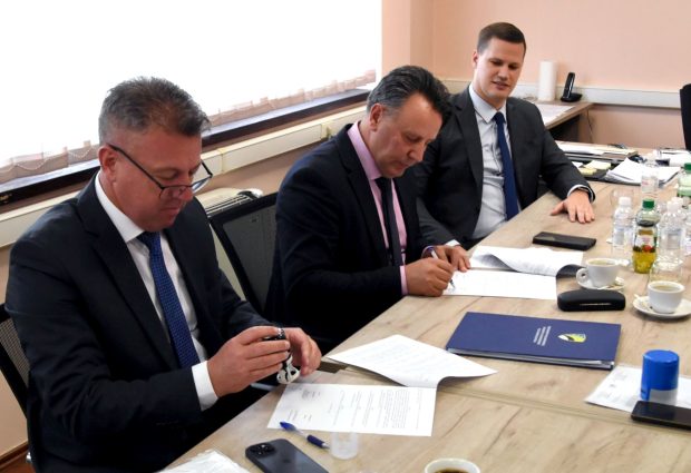 POTPISAN UGOVOR IZMEĐU MINISTARSTVA POLJOPRIVREDE TK I GRADA GRADAČAC