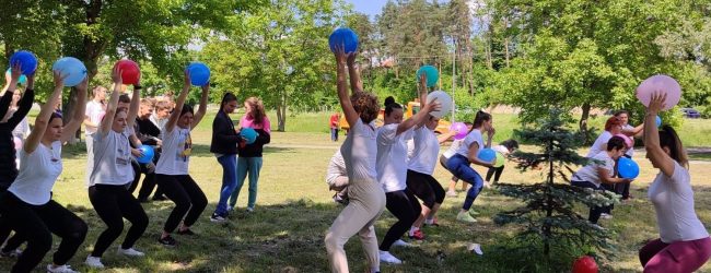 Gradačački srednjoškolci kao pokretači promjena: “Živi zdravo i uživaj pravo!”