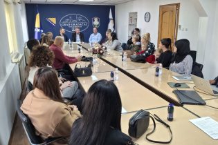 Potpisani ugovori za dodjelu 20 plastenika i prateće opreme