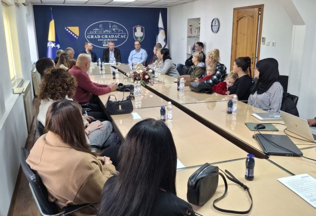 Potpisani ugovori za dodjelu 20 plastenika i prateće opreme