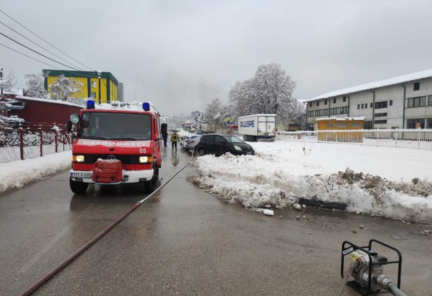 Gradski štab CZ Gradačac: Klizište u ulici Šehitluci, ispumpavanje vode u ulici Željeznička