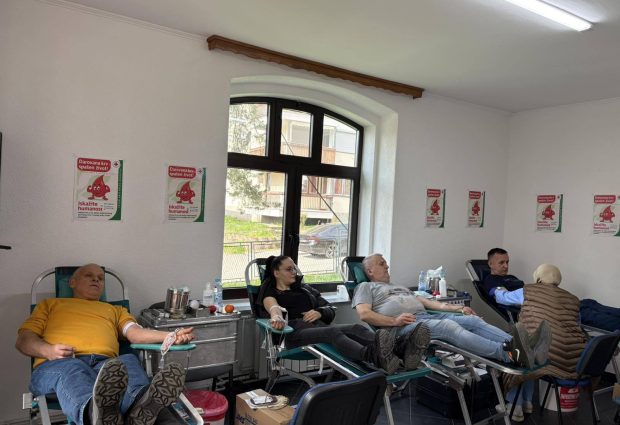 Krv darivali srednjoškolci i radnici gradačačkih firmi