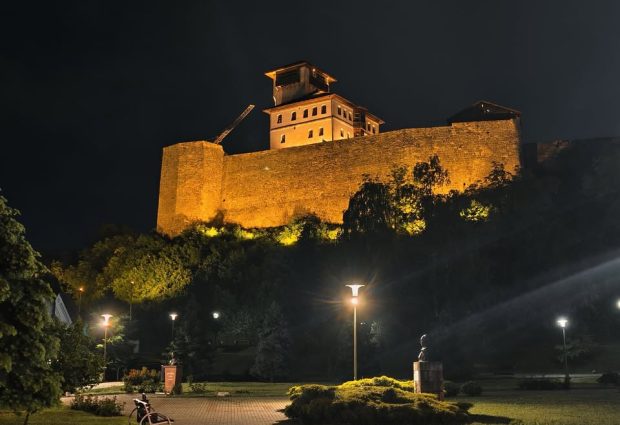 Završen projekat iluminacije Starog grada u Gradačcu