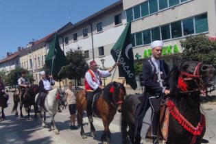 Sa kule “Zmaja od Bosne” ispraćeni konjanici na 516. Ajvatovicu