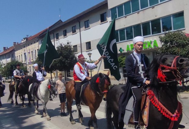 Sa kule “Zmaja od Bosne” ispraćeni konjanici na 516. Ajvatovicu