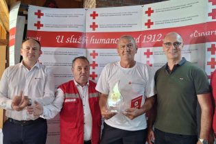 Crveni križ FBiH uručio devet priznanja dobrovoljnim davaocima krvi iz Gradačca