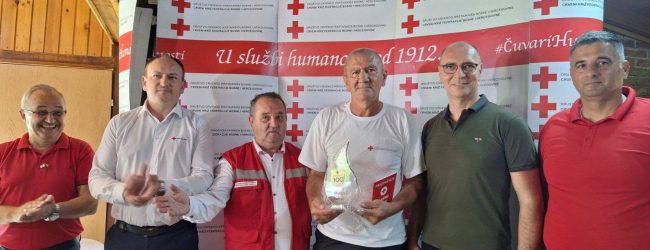 Crveni križ FBiH uručio devet priznanja dobrovoljnim davaocima krvi iz Gradačca