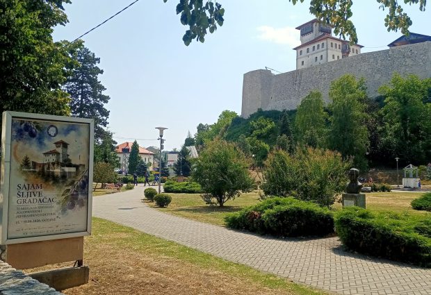 Završne pripreme pred otvaranje 53. Sajma šljive u Gradačcu