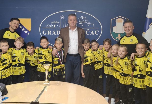 MALI GRADAČAČKI ŠAMPIONI KOD GRADONAČELNIKA